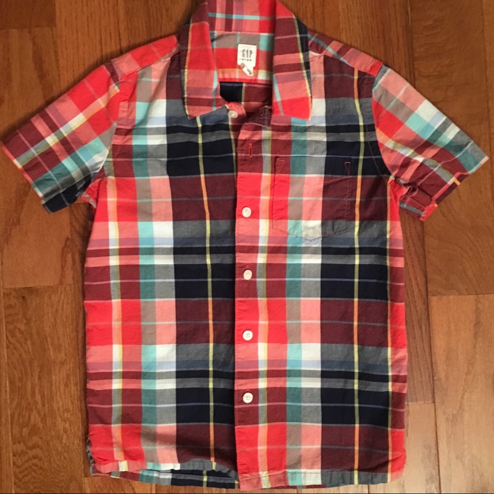 Gap plaid button down. EUC. Boys small.